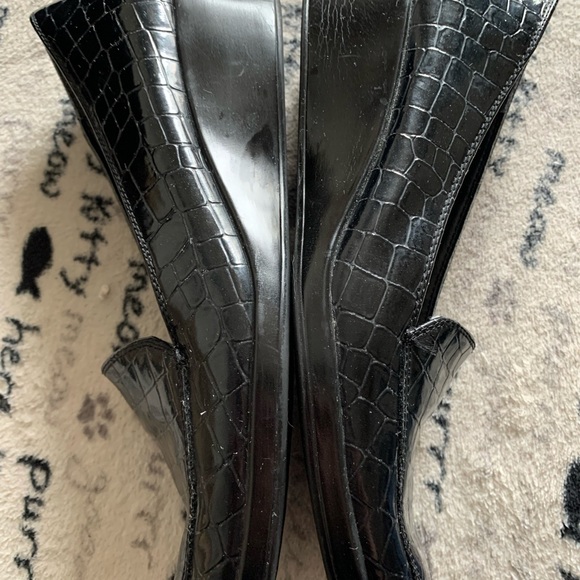 Woman’s black Aerosoles wedge shoe size 8 - Picture 4 of 10